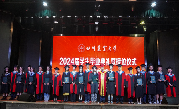 Bwin必赢国际官网2024届学生毕业典礼暨授位仪式隆重...